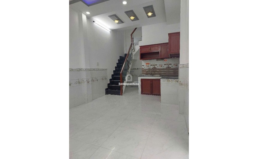 D1811 ⚡️ sát sân bóng đá Tân Xuân Hóc Môn, Vuông, 2 tầng, 9x4m, 1.x tỷ